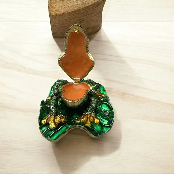 TCHOTCHKE- Jeweled Frog Prince Trinket Holder-NIB - Picture 2 of 11